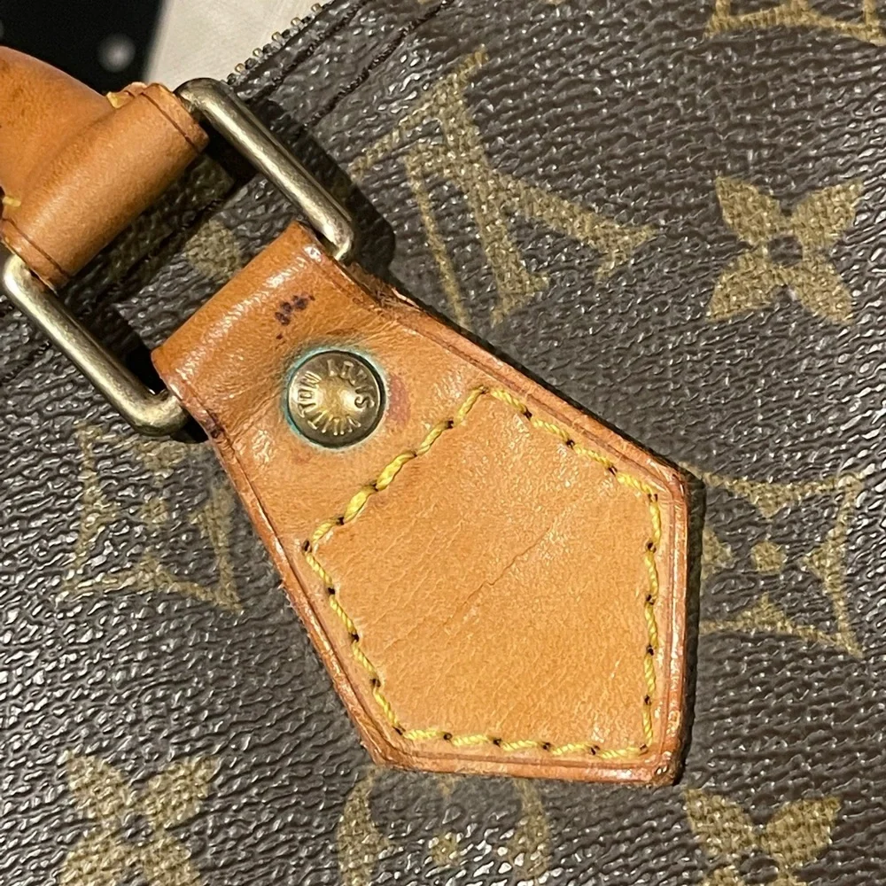 Vintage Authentic Louis Vuitton monogram canvas classic speedy 40 bag